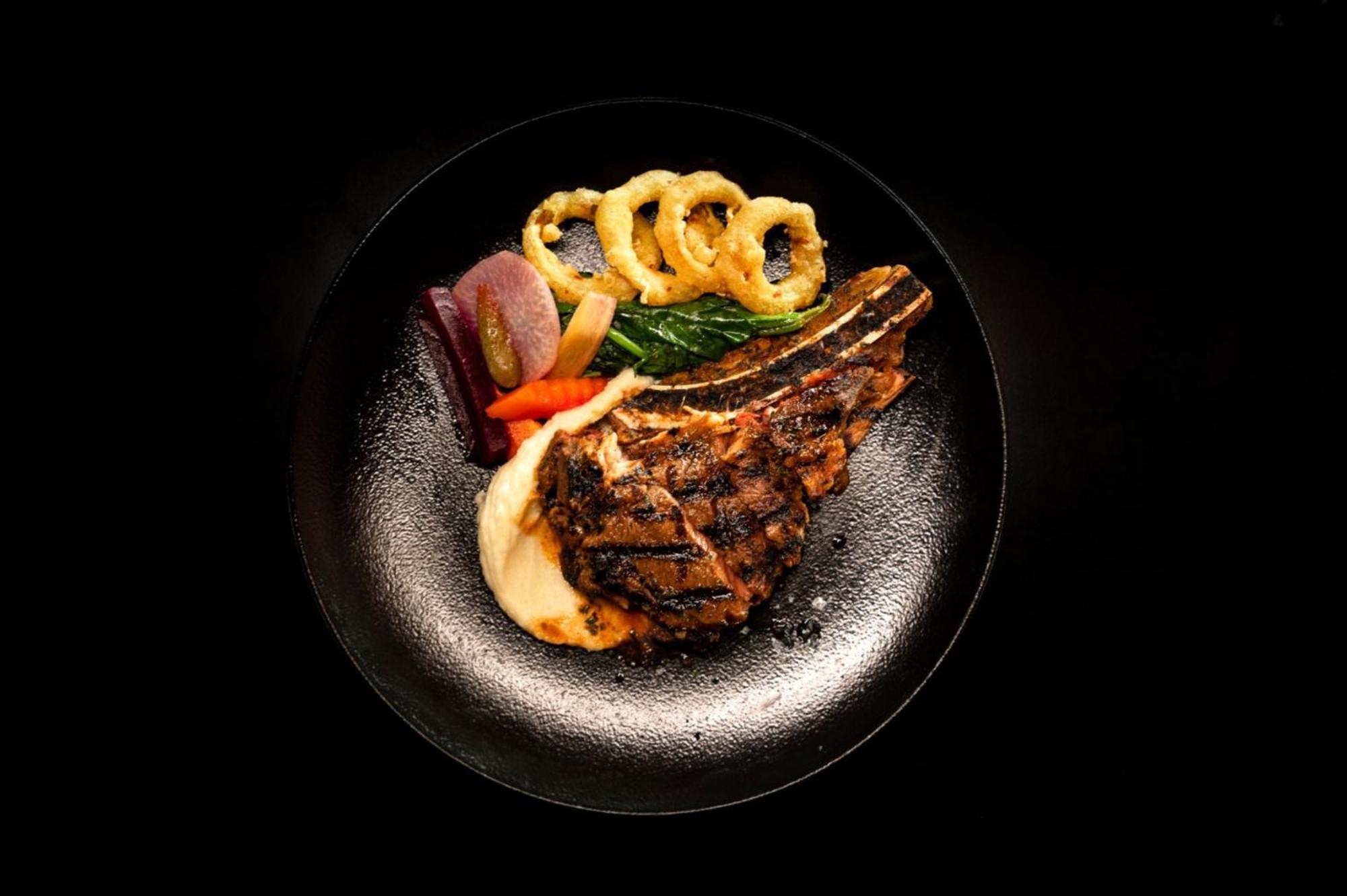 Crowne Plaza Kochi By Ihg Hotel Exterior photo A steak prepared by the restaurant