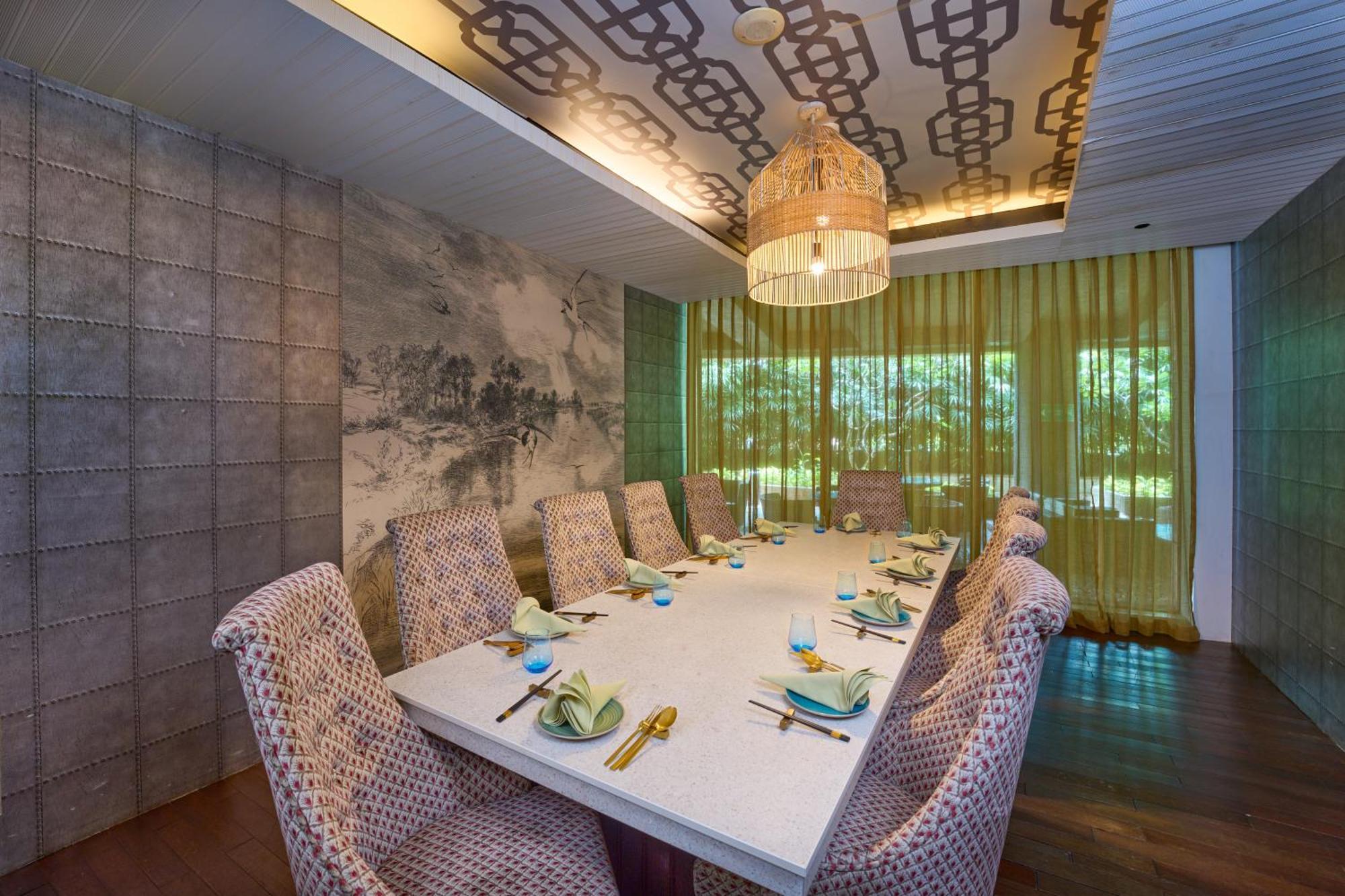 Crowne Plaza Kochi By Ihg Hotel Exterior photo The interior of the restaurant